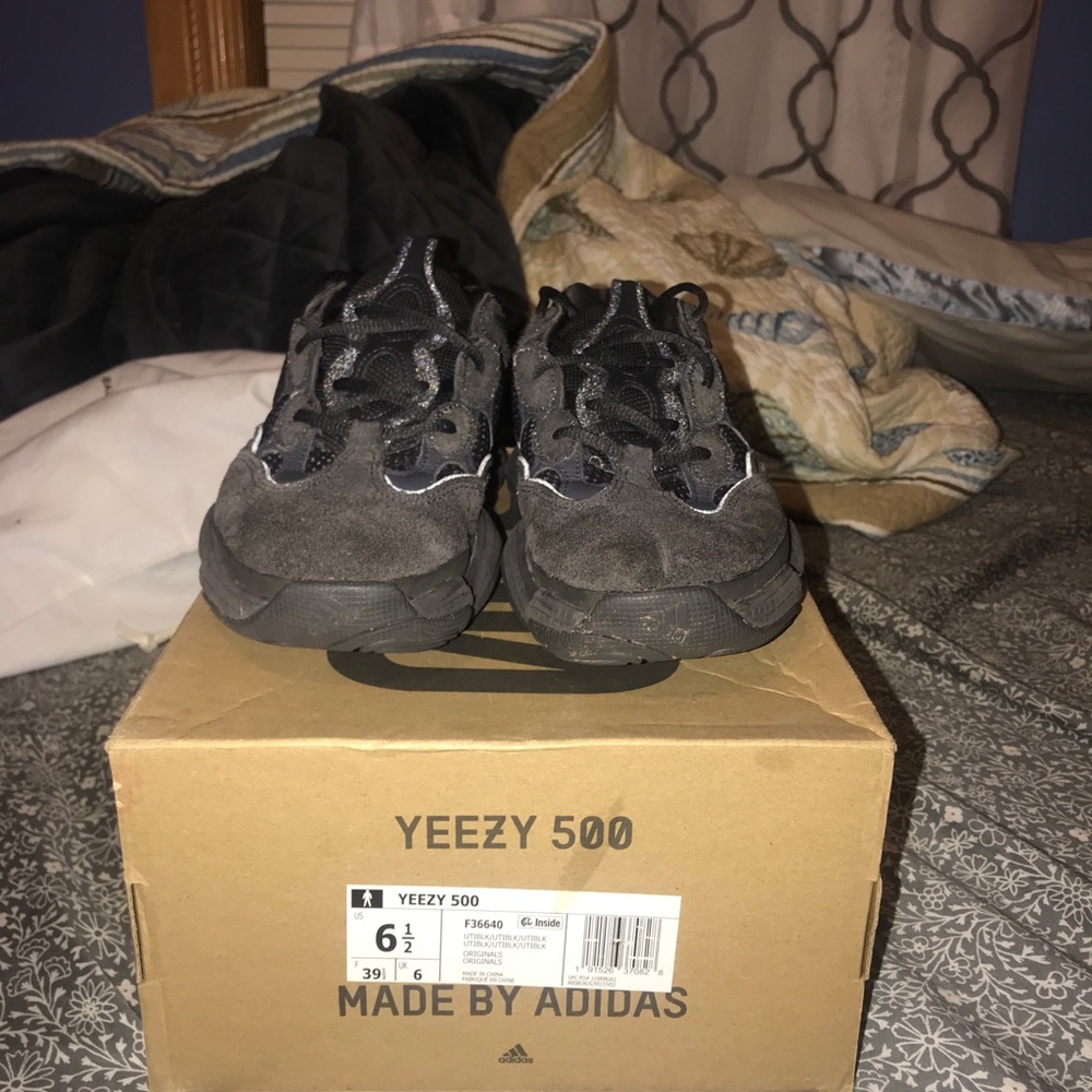 COPY - Yeezy 500 Utility Black size 6.5